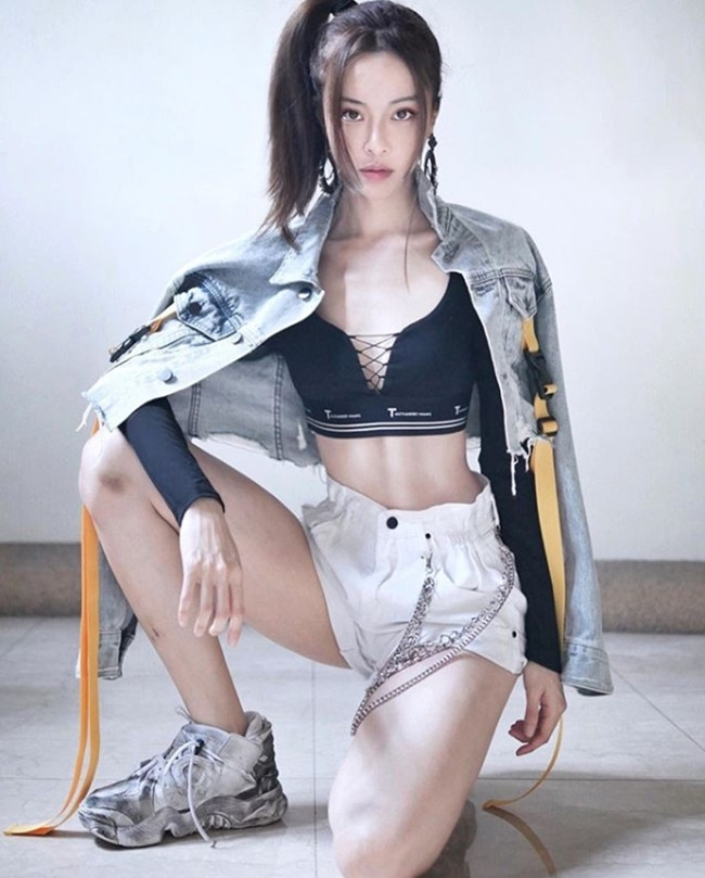 Sở hữu vẻ đẹp trong trẻo như pha lê đáng ghen tị đã đành, vóc dáng yêu kiều của hot girl Malaysia cũng là yếu tố khiến cô dung nạp lượng fan khổng lồ.