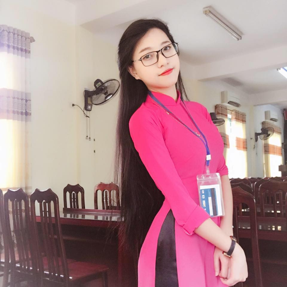 Cụ thể, câu chuyện cảm động trên xuất phát từ nickname Đức Vũ khi anh ăn cơm bụi, thấy cô gái đưa một cụ bà vào quán và trả tiền bữa cơm ấy. Sau đó, cô hỏi người bán hàng, biết được xuất cơm hàng ngày cụ ăn là 10.000 đồng một bữa. Cô đã rút 200.000 đồng đưa chủ quán để cụ có thể ăn 20 lần nữa. Chứng kiến câu chuyện tử tế này, anh Vũ khá xúc động và muốn chia sẻ cho nhiều người biết.