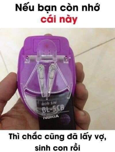  Sạc rời: Việc sử dụng điện thoại nhiều khiến nhiều bạn trẻ phải sử dụng tới 2 viên pin và những chiếc sạc đa năng là cứu cánh không thể thiếu cho các bạn.