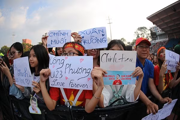 Những câu slogan được dân mạng truyền tải với cả tâm tư và tình cảm dành cho các cầu thủ U23 Việt Nam.