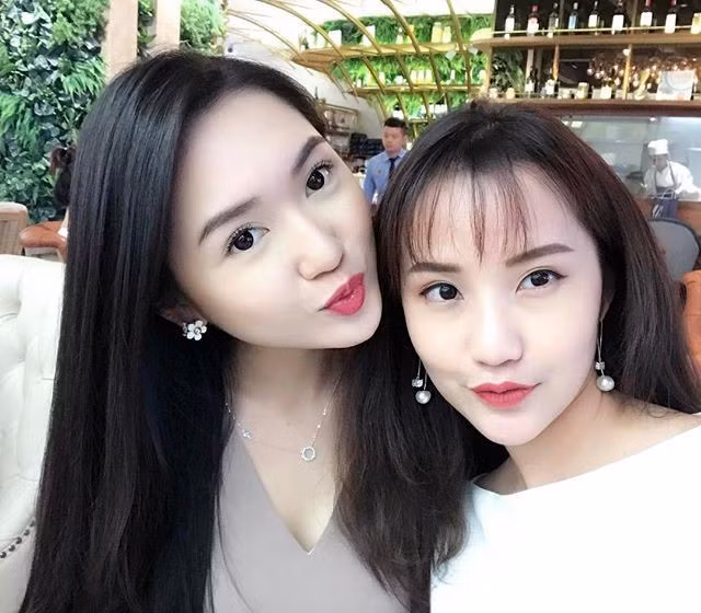 Trong cộng đồng mạng Việt có khá nhiều hội bạn thân nổi tiếng. Họ đến với nhau vì công việc, vì tình cảm và hơn hết là sự đồng cảm. Điển hình như vừa qua, dân mạng nhắc tới bộ đôi Primmy Trương và Chloe Nguyễn, cả hai cô bạn này đều là những nhân vật thuộc hàng "có số má" của hội con nhà giàu Việt Nam (Rick Kid Of Viet Nam).