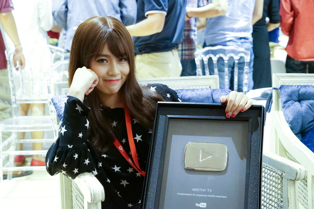 Trong quá khứ, MisThy từng đảm nhiệm vị trí solo đường giữa trong The Queen Team, kỹ năng của cô được cả những game thủ nổi tiếng công nhận.