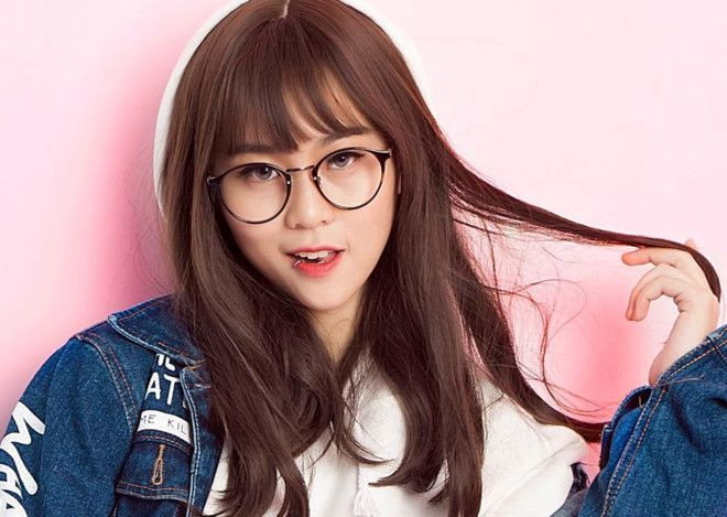 Sở hữu kênh Youtube hơn 2.400.000, MisThy có thể được xem là nữ streamer nổi tiếng nhất Việt Nam hiện nay. Không chỉ xinh đẹp, cô nàng còn được yêu thích vì cách nói chuyện, tương tác rất đáng yêu, phong cách chơi game của MisThy cũng không lẫn vào đâu được.