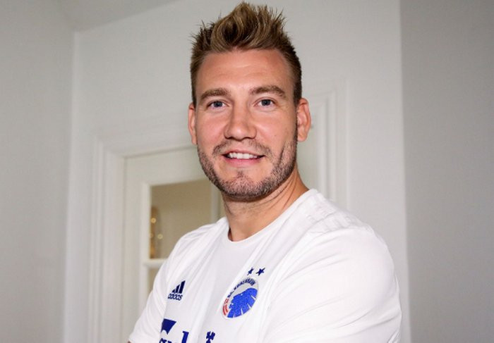 Trong ngày cuối cùng của TTCN, Nicklas Bendtner gia nhập CLB Copenhagen và khoác lên mình chiếc áo 32. Đáng chú ý, đây là số áo từng được huyền thoại CLB Peter Moller sử dụng.