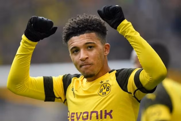 Jadon Sancho chia sẻ rằng muốn phát triển tương lai tại 1 CLB lớn ở La Liga mà điển hình là Barcelona và Real Madrid. Điều này khiến MU lo lắng cho việc chiêu mộ thần đồng nước Anh.