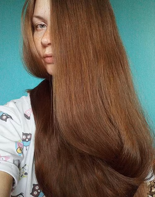 Hiện tóc của Daria Gubanova đã dài tới 1,5 mét. Màu tóc nâu vàng tự nhiên cùng chiều dài của nó đã khiến cô gái người Nga này được ví von với nàng công chúa tóc mây Rapunzel.