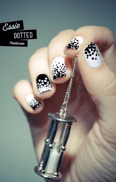 Thậm chí, trong những ngày cận Tết để làm được những bộ nail đẹp thì các chị em có khi phải ngồi chờ 5-6 tiếng là chuyện rất bình thường.