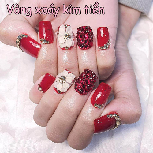 Đáp lại lời các anh em, hội chị em thì cho rằng, làm nail chỉ là phụ nhưng việc chính là trốn rửa bát và dọn dẹp.