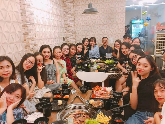 Chơi tết cùng bạn bè: Không phải là những lời chúc tết quá xa vời, sáo rỗng. Đó chỉ là những câu chúc giản đơn như chúc qua môn, sang năm mới không phải học lại hay không bị "cháy" túi vào cuối tháng mà chúng nhận được từ hội bạn thân - một phần quan trọng trong cuộc sống của mỗi người học sinh.