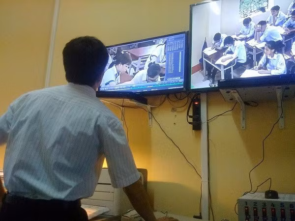 Phòng quan sát học sinh tại một trường học.