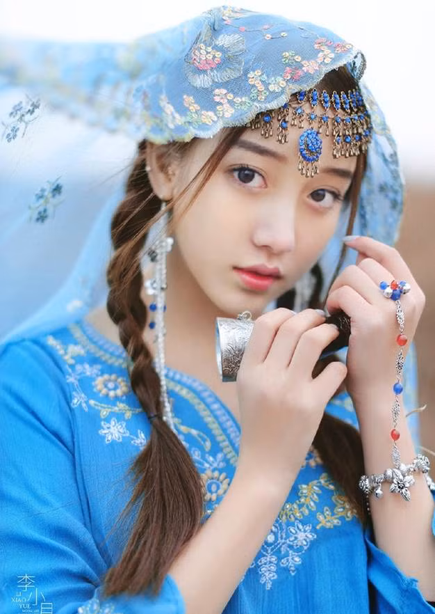 Khuôn mặt nhiều đường nét giống hot girl Sa Lim của Yao Xin khiến cô gây được nhiều thiện cảm với cư dân mạng Việt.