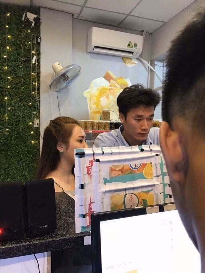 Khi giải AFF Cup 2018 đang diễn ra, Thanh Mèo đã bay ra Hà Nội cùng với người quản lý của Bùi Tiến Dũng là Kieu Trinh Tran xuất hiện trên khán đài của SVĐ QG Mỹ Đình để cổ vũ đội tuyển Việt Nam.