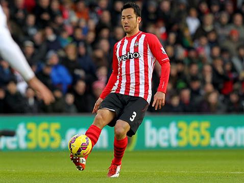 Cầu thủ tiếp theo đứng trong hàng ngũ đội hình tiêu biểu châu Á 2015/20116 đó là Maya Yoshida. Hậu vệ sinh năm 1988 này hiện đang thi đấu cho CLB Southampton. Mùa giải năm nay anh đã có 19 lần được trọng dụng và đóng góp 1 pha lập công.