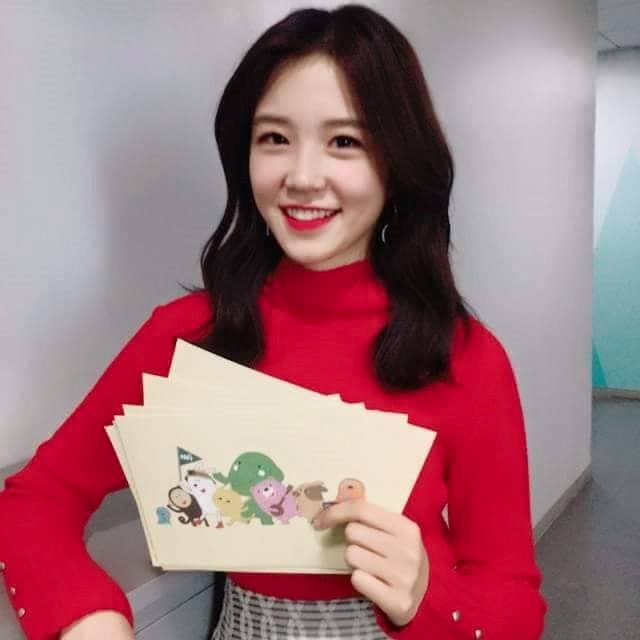 Chỉ sau khoảnh khắc ngắn ngủi, Jang Ye Won trở thành một trong những cái tên được tìm kiếm nhiều nhất tại giải bóng đá năm 2014. Tuy nhiên, không chỉ dừng lại ở đó, đến mùa World Cup sau, đoạn video chưa đến 5 giây của nữ MC lại được đông đảo fan bóng đá tìm lại và chia sẻ.