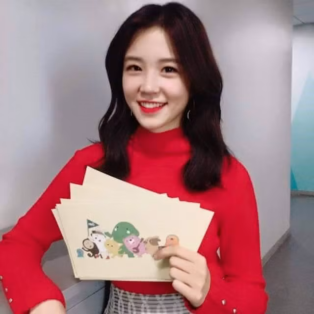 Chỉ sau khoảnh khắc ngắn ngủi, Jang Ye Won trở thành một trong những cái tên được tìm kiếm nhiều nhất tại giải bóng đá năm 2014. Tuy nhiên, không chỉ dừng lại ở đó, đến mùa World Cup sau, đoạn video chưa đến 5 giây của nữ MC lại được đông đảo fan bóng đá tìm lại và chia sẻ.