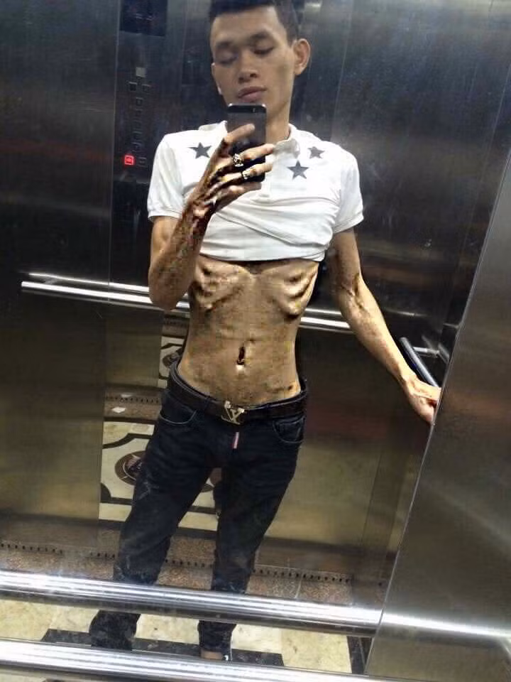 Bức ảnh 6 múi khiến nhiều người cảm thấy kinh hãi được dân mạng đăng tải dưới bài viết nhờ sửa ảnh của chàng thanh niên.