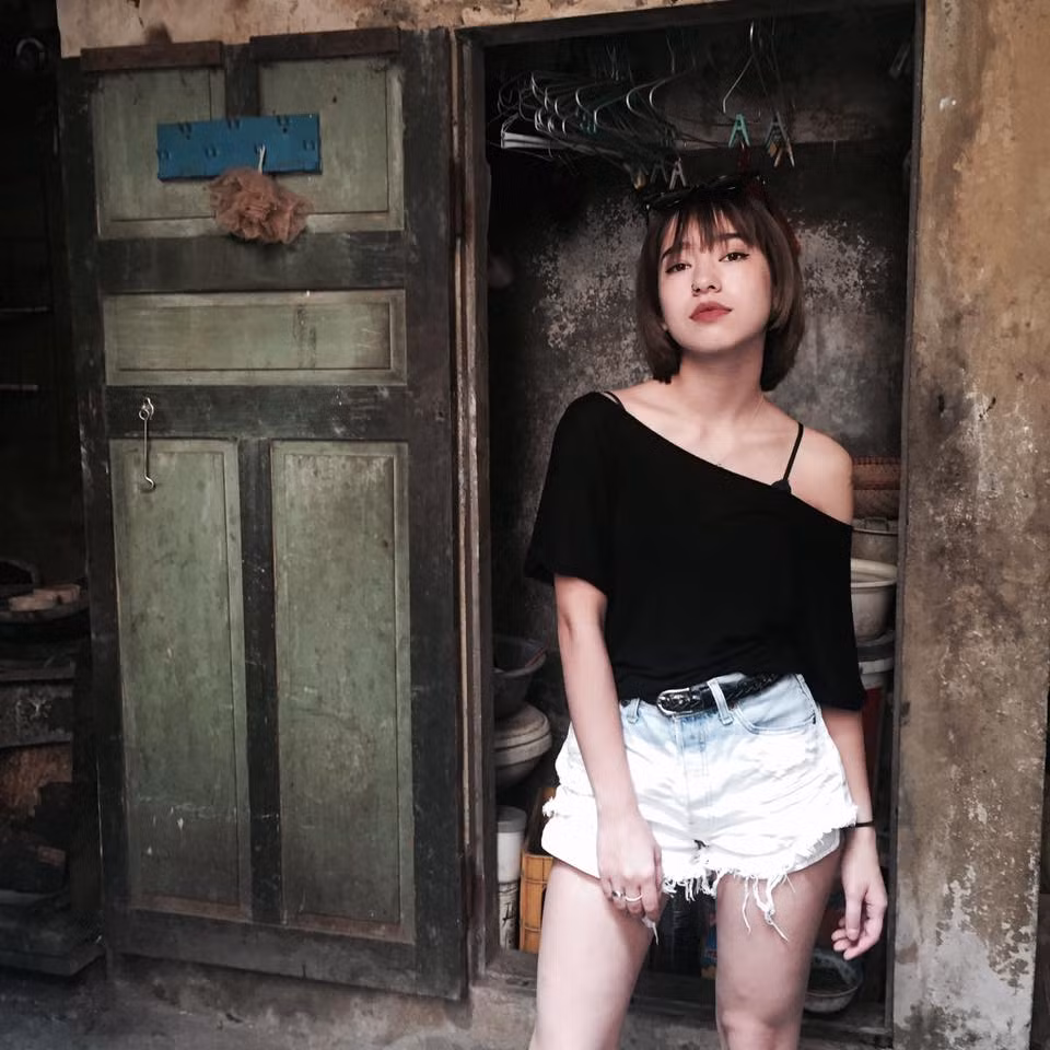 Với hơn 137.000 người theo dõi trên Instagram, Klaudia Nguyễn trở thành một trong số những gương mặt trẻ tại Việt Nam có lượng người theo dõi khủng trên mạng xã hội.