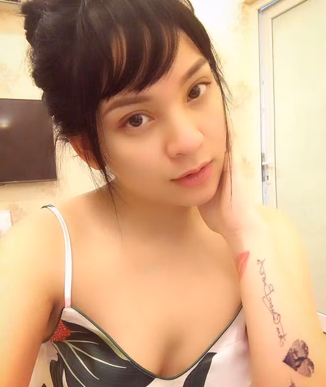 Dù đã có chồng và một cậu con trai, nhưng Phương Anh vẫn khiến nhiều người phải say mê bằng nhan sắc gợi cảm chẳng thua kém hot girl của mình.