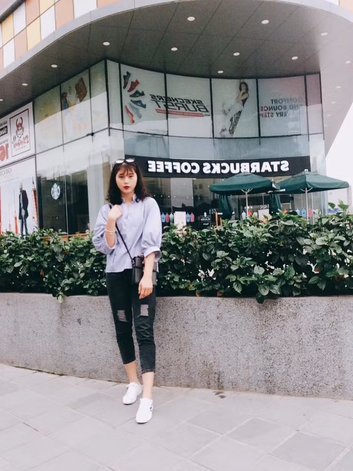 Cùng ngắm nhìn những hình ảnh của hot girl bóng chuyền 15 tuổi của ĐT Việt Nam - Đặng Thu Huyền. Ảnh trong bài: FBNV.