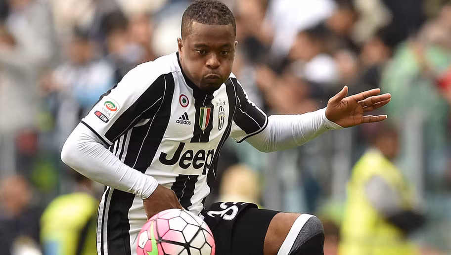 Từ khi chia tay Manchester United hồi mùa bóng 2014 đến nay Evra vẫn chứng tỏ được đẳng cấp của mình trong màu áo Juventus khi liên tiếp lên ngôi tại Serie A và vào đến chung kết Champions League 2014/15. Nhưng cơ hội của hậu vệ ngôi sao này được tiếp tục ở lại thành Turin là không cao khi cả hai bên đều chưa đạt được thỏa thuận.