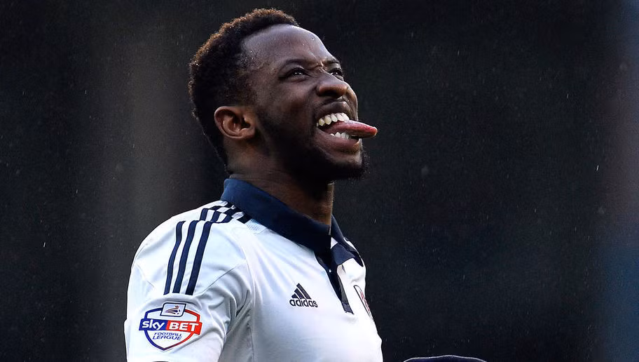 Mặc dù mới 19 tuổi nhưng Dembele đã gây ấn tượng mạnh ở Championship mùa này khi ghi tới 15 bàn thắng cho Fulham. Tài năng trẻ này đã từ chối kí gia hạn hợp đồng mới với Fulham vì muốn tới 1 đội bóng lớn hơn ở Premier League.