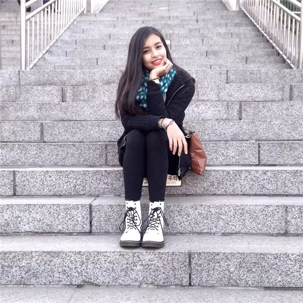 Ngoài ra đường cong quyến rũ cùng số đo ba vòng chuẩn xác cũng là đặc điểm nổi bật của Aleksis.