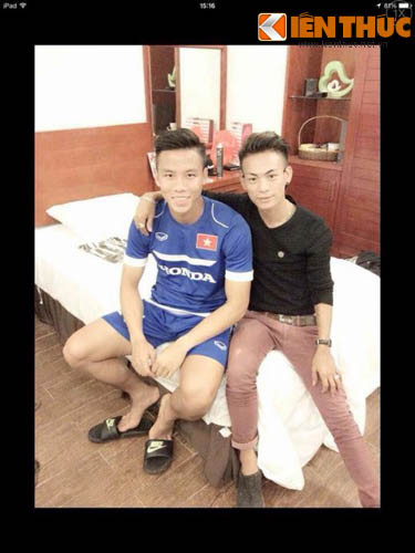 Cơ duyên trở thành “cây kéo vàng” của các ngôi sao bóng đá Việt bắt đầu khi Hữu Lộc cắt tóc cho trung vệ của SLNA là Quế Ngọc Hải. Đó là thời điểm sau khi Hữu Lộc theo dõi trận đấu giữa U23 Việt Nam và Sinh viên Hàn Quốc trên sân Mỹ Đình. Hữu Lộc chờ U23 Việt Nam ở cửa xe và gặp Ngọc Hải, thấy Ngọc Hải liên tục vuốt vuốt tóc, Hữu Lộc đã giới thiệu mình làm nghề cắt tóc, sau đó Ngọc Hải đã nhờ Hữu Lộc cắt tóc cho mình.