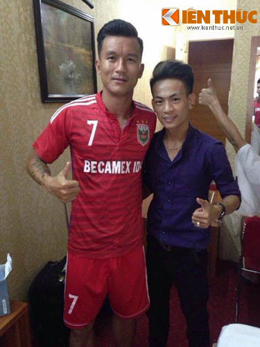 Sau những lần “đè đầu cưỡi cổ" các ngôi sao bóng đá, Lộc chia sẻ anh cảm thấy vui vẻ vì được gặp các cầu thủ bằng xương bằng thịt ngoài đời thường và còn được dùng tài năng của mình để đem lại sắc đẹp và sự tự tin cho các cầu thủ. Cảm xúc còn tuôn trào hơn khi nhìn thấy các tác phẩm của mình chạy trên sân.