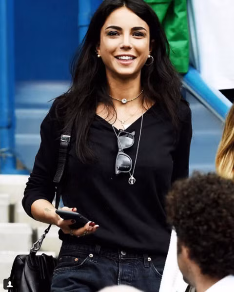 Khi Simone Zaza thi đấu cho West Ham, Biasi thường theo một nửa của mình sang London và người hâm mộ “The Hammers” sẽ có cơ hội tận mắt chiêm ngưỡng vẻ đẹp của người mẫu này.