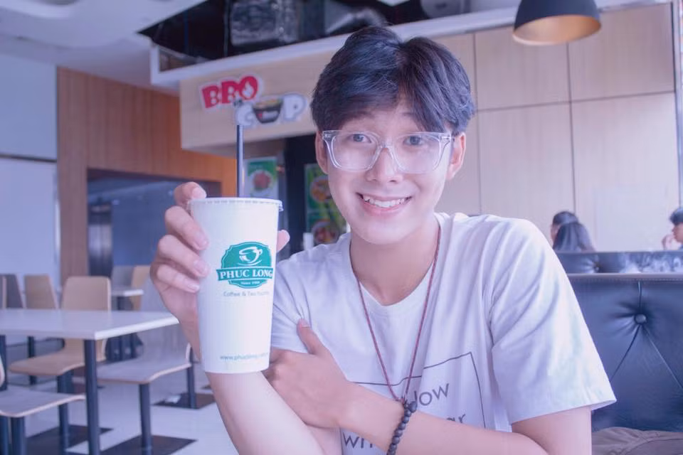 Sau khi bất ngờ nổi tiếng và được so sánh với "thầy giáo mưa" Mai Tài Phến, Minh Phát chia sẻ rằng mình chẳng muốn bị so sánh là giống ai bởi Phát vẫn chỉ là Phát thôi. Nhưng hot boy 9X Sài thành cũng tỏ ra vui mừng khi được cộng đồng mạng biết tới và được nhiều người kết bạn và nói chuyện.