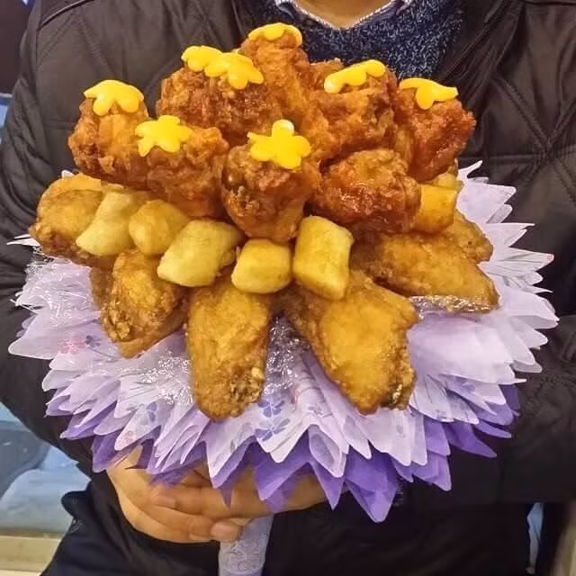 Hơn thế nữa, chúng lại đánh thẳng vào sở thích "ăn cả thế giới" của con gái nên. Tuy nhiên khi ăn quá nhiều các chị em lại phải đối mặt với sự béo bụng.