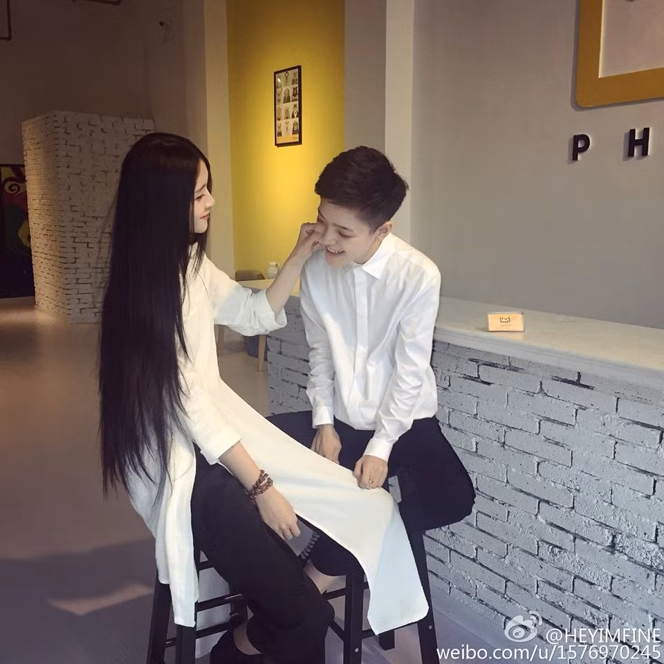 Chưa dừng lại ở đó, cách ăn mặc của Hà Lâm còn rất phong cách trẻ trung và đôi lúc hơi quái tính... Tất cả giúp cô nhanh chóng trở thành nữ thần trong mắt nhiều bạn trẻ.