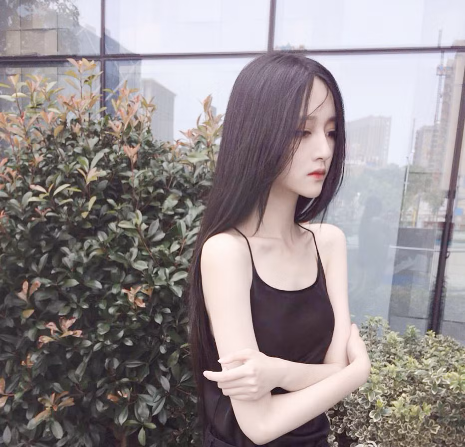 Cô gái đang được nhắc đến chính là Hà Lâm. Cô nàng sinh ngày 19/1/1997, hiện đang sống tại Ninh Ba, Chiết Giang - Trung Quốc.