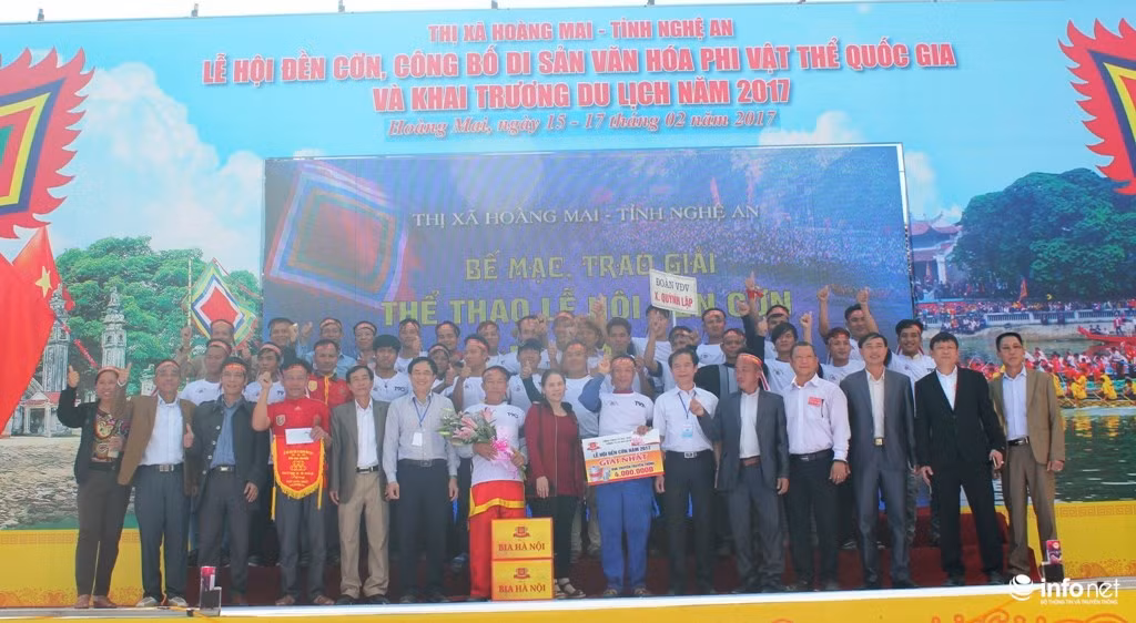 BTC Lễ hội trao giải cho các đội chơi