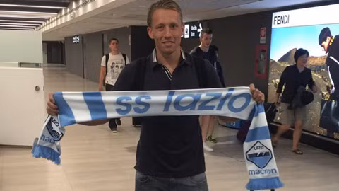 Sao Brazil chính thức chia tay Liverpool: Trang chủ của Liverpool đã chính thức thông báo chia tay tiền vệ Lucas Leiva đã chính thức gia nhập CLB Lazio với mức phí chuyển nhượng khoảng 5 triệu bảng. Ảnh: Liverpool FC