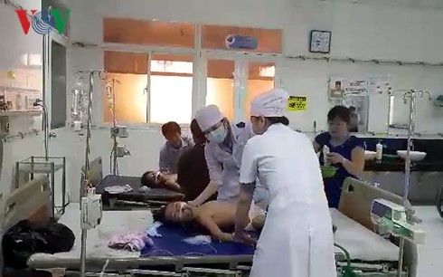 Các cháu nhỏ con bị can Sơn được điều trị tại bệnh viện nhi đồng Cần Thơ.