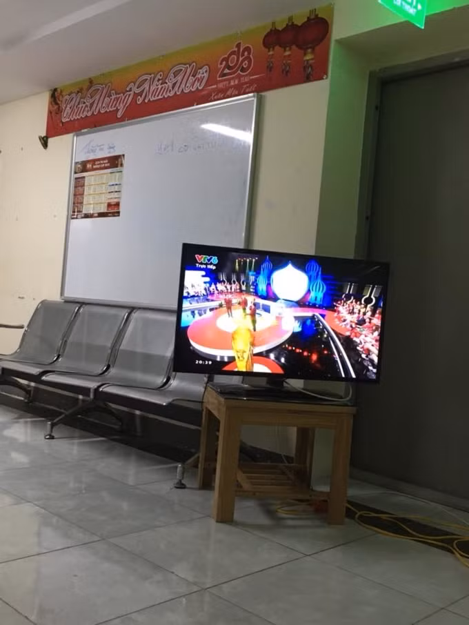 \Với nhiều người thì điểm xem World Cup 2018 của họ là tại nhà hay quán cafe là điều khá bình thường. Tuy nhiên vẫn còn đó những điểm xem ngày hội bóng đá lớn nhất hành tinh khá đặc biệt, đơn cử như bệnh viện hay một góc chợ sáng sớm nào đó.