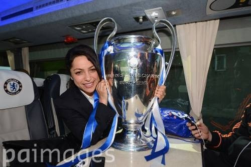 Eva Carneiro được biết đến là nữ bác sĩ xinh đẹp của Chelsea và cô đã đóng góp công sức thầm lặng của mình trong thành công của The Blue suốt thời gian dài vừa qua.