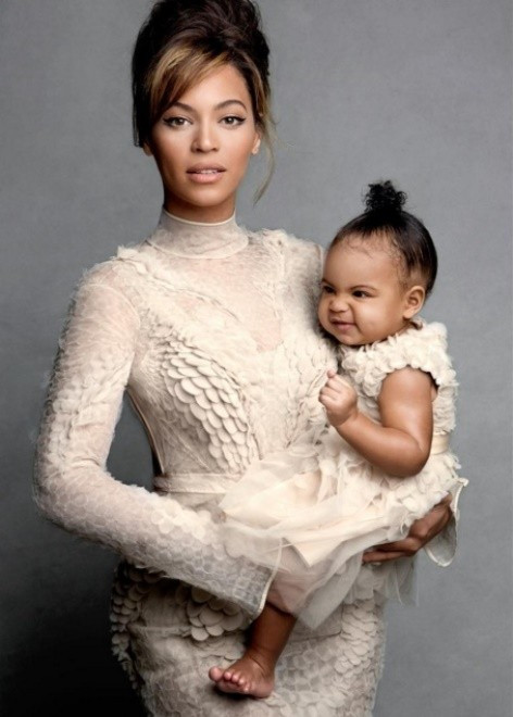 Bức chân dung của Beyonce và cô con gái mới sinh Blue Ivy đứng thứ 6 trong top ảnh được yêu thích nhiều nhất trên Instagram, hút 2,3 triệu like (thích).