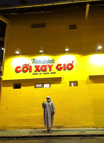 Những bức ảnh trong trang phục kín mít để bảo vệ làn da khi đi du lịch đã được cộng đồng mạng chia sẻ liền tay và nhanh chóng trở thành chủ đề bàn tán khá hot trên các fanpage.