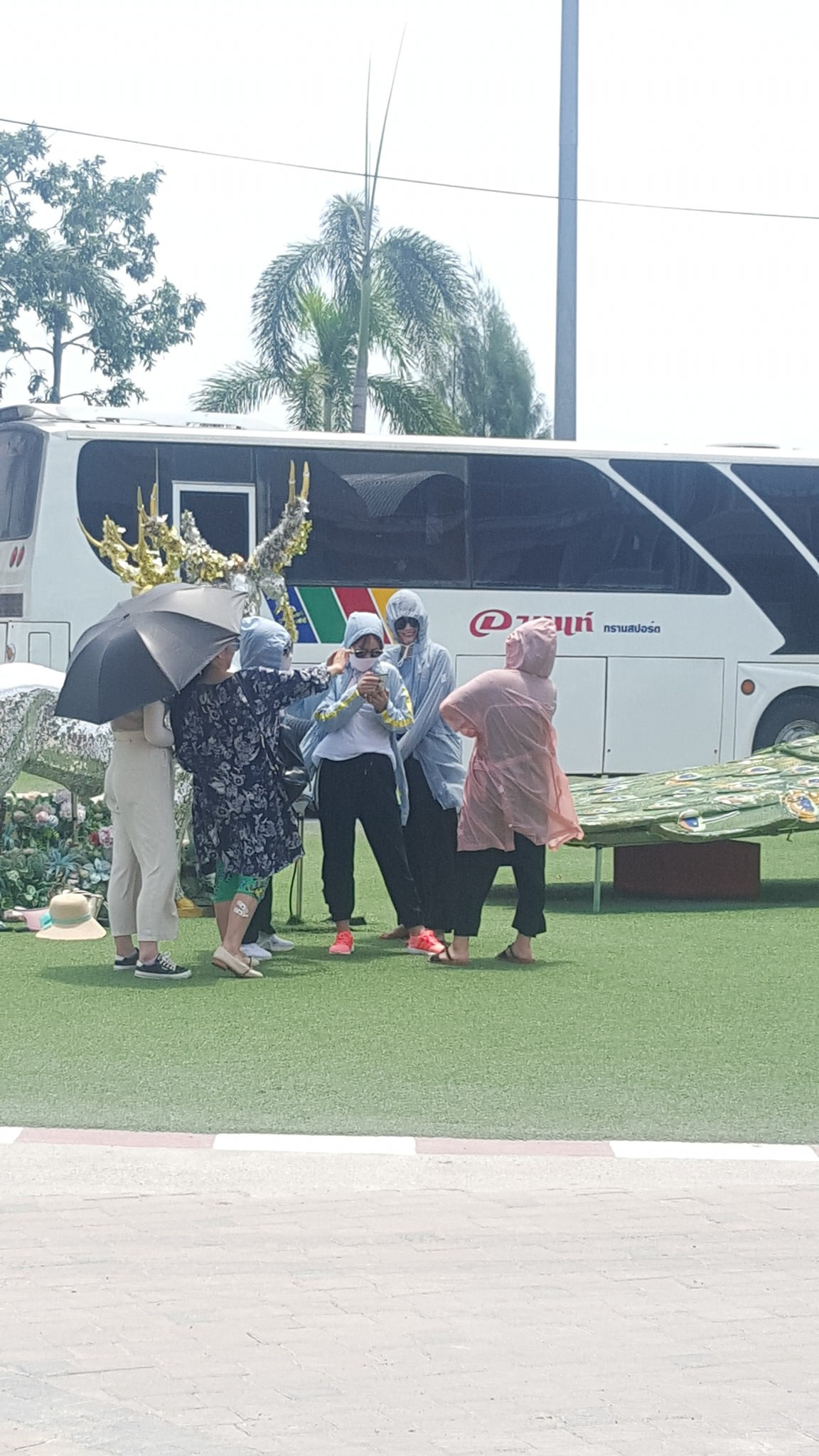 Dan mang phat sot voi trao luu di du lich kieu Ninja cua hoi chi em