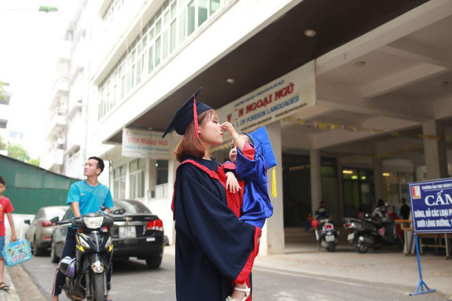 Theo nhiều dân mạng, nếu rơi vào hoàn cảnh của Trà My họ sẽ: "Nếu vậy chắc vất vả lắm nhỉ?", "là mình thì mình học không nổi nữa đâu", "cháu lớn quá, thế này thì lúc sinh sao mà lo học được đây?"...