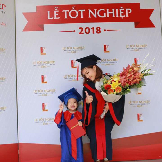 Được biết, trước khi thi vào Bách Khoa, Trà My từng có nhiều năm theo học nhạc cụ dân tộc tại trường Học viện Âm Nhạc nên khi có con, nguồn thu nhập chính của cô bạn đến từ việc biểu diễn nhạc cụ và dạy nhạc.
