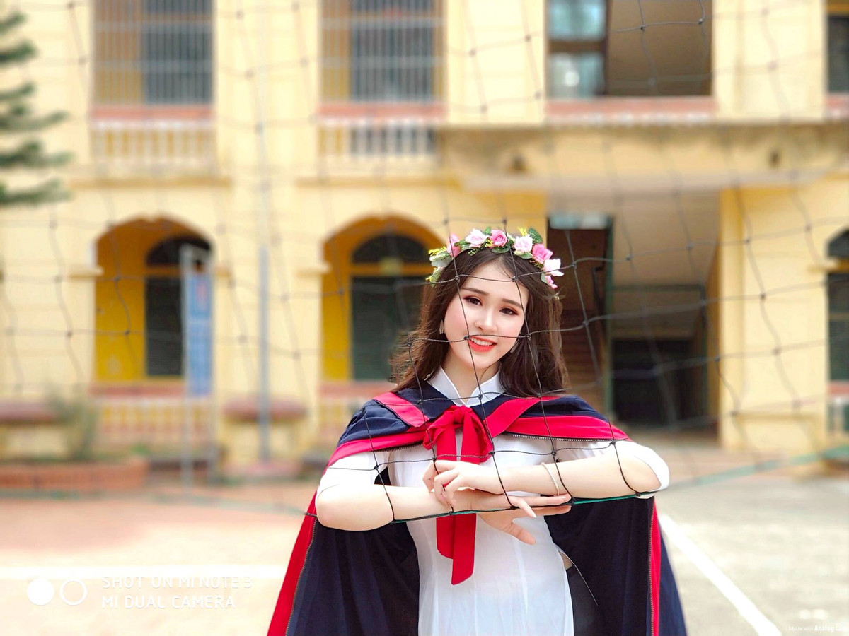 Cùng ngắm nhìn vẻ xinh đẹp của nữ sinh ĐH Vinh đăng quang "Hoa khôi sinh viên" xứ Nghệ