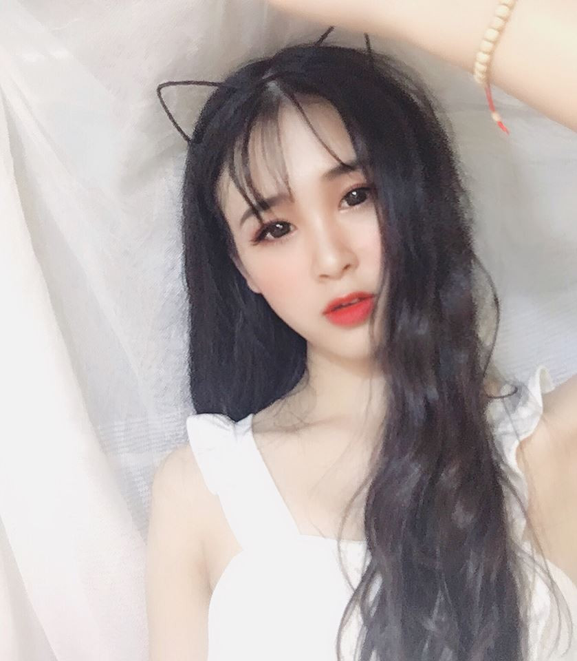 Chiều cao của Thảo Vi là 1m67, cân nặng: 47, số đo 3 vòng: 89-63-90 khiến nhiều người bị cô nàng nữ sinh ĐH Vinh mê hoặc.