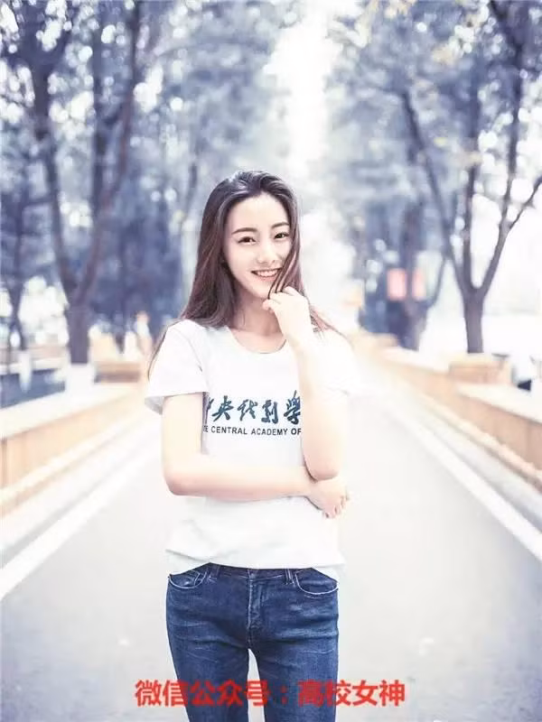 Sở hữu ngoại hình trong sáng với mái tóc dài thướt tha, làn da trắng mịn màng khiến Trương Vũ Vi chẳng thua kém gì những mỹ nhân hiện đại của Trung Quốc.