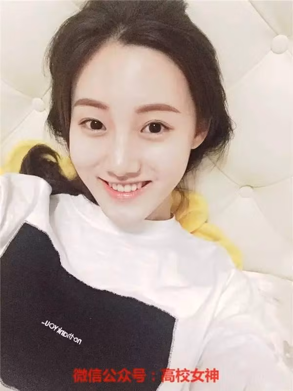 Trương Vũ Vi sinh năm 1997 đến từ tỉnh Hoài Bắc và được cộng đồng mạng biết tới nhiều hơn bằng nickname Yves Wes.