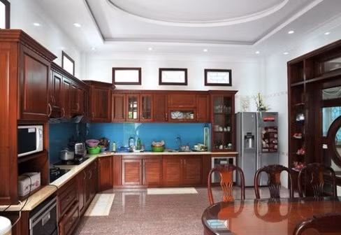 Chồng ca sĩ Trang Nhung cũng tiết lộ tổng giá trị của căn nhà và các trang thiết bị nội thất lên tới hơn 100 tỷ đồng.