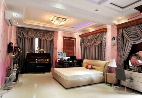 Ngoài ra, mỗi phòng của các con được thiết kế riêng theo sở thích của từng bé. Nhiều người cảm thấy bất ngờ trước cuộc sống xa xỉ của Trang Nhung.