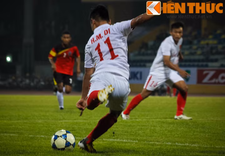 U19 Viet Nam - U19 Philippines: Thang de giu ngoi dau-Hinh-2